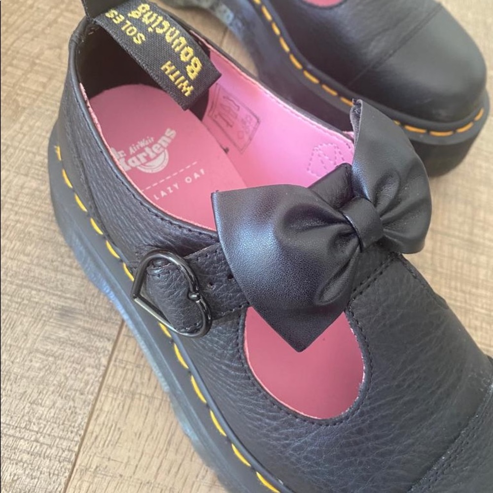 Doc Martin Vs Lazy Oaf. Bow Comes Off And Changes… - image 4